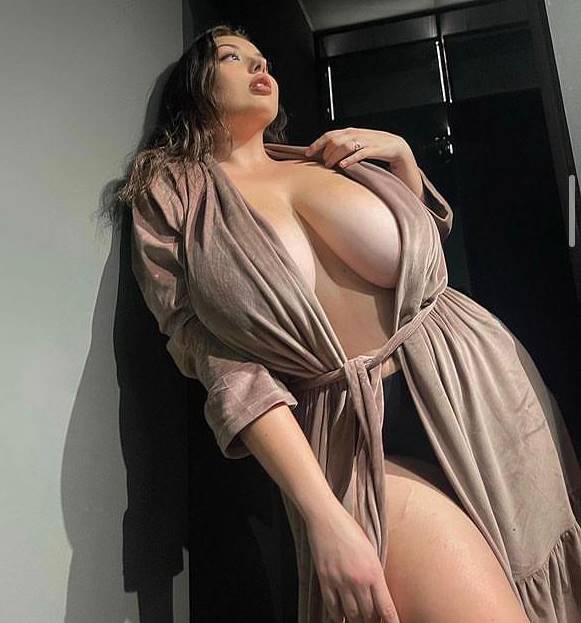 Başakşehir Escort Bayan Gül İle Ateşi Hisset